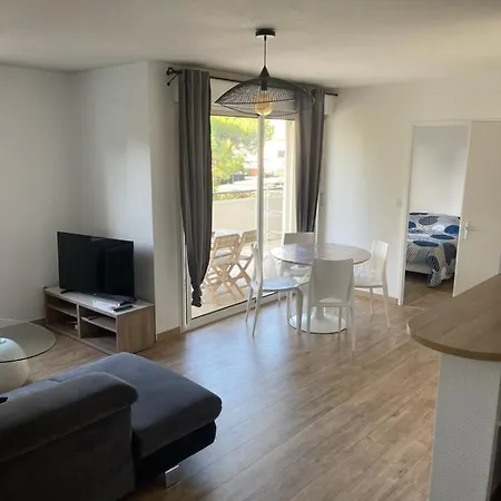 Jolie T2 Au Golf De *